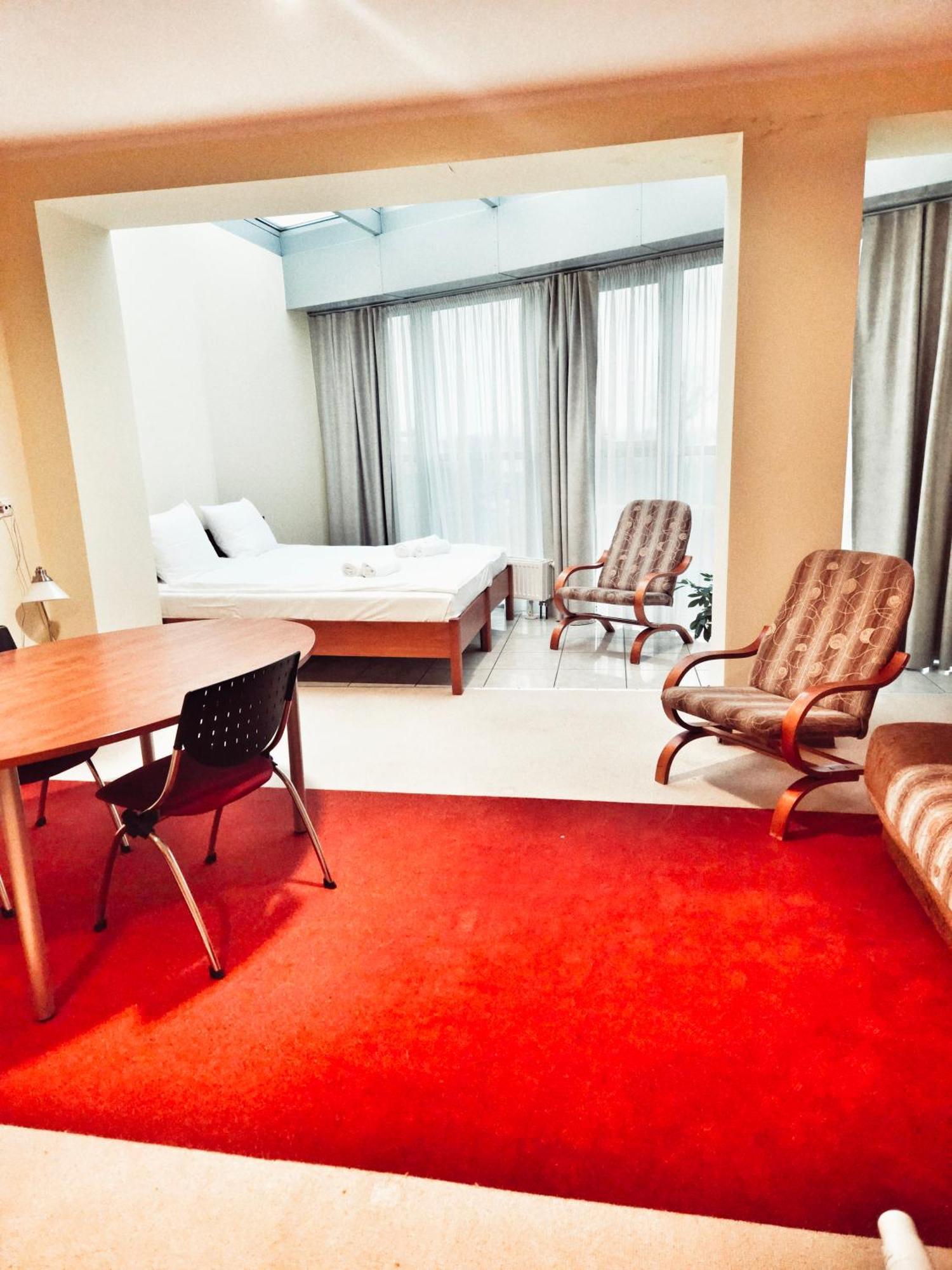 Hotel I Restauracja W Luboniu Dış mekan fotoğraf