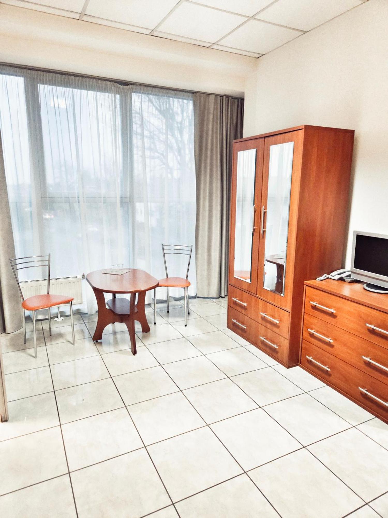 Hotel I Restauracja W Luboniu Dış mekan fotoğraf
