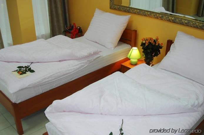 Hotel I Restauracja W Luboniu Oda fotoğraf