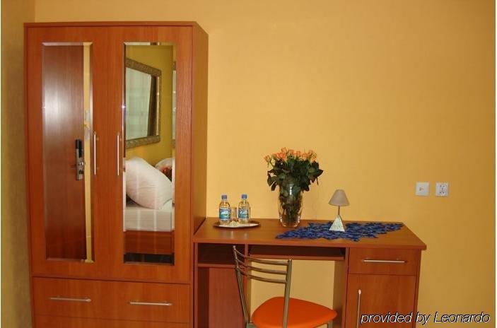 Hotel I Restauracja W Luboniu Oda fotoğraf